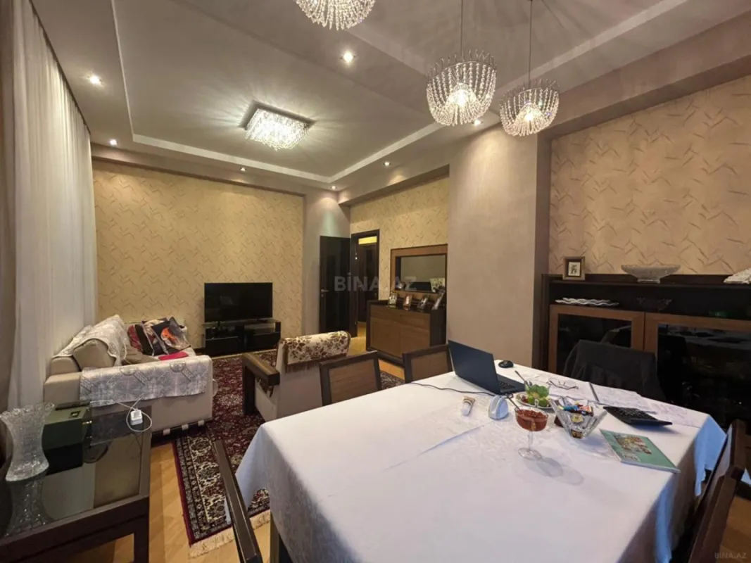 Satılır 3 otaqlı mənzil 137 m²