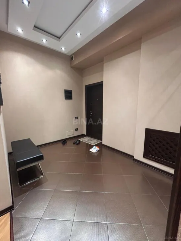 Satılır 3 otaqlı mənzil 137 m²
