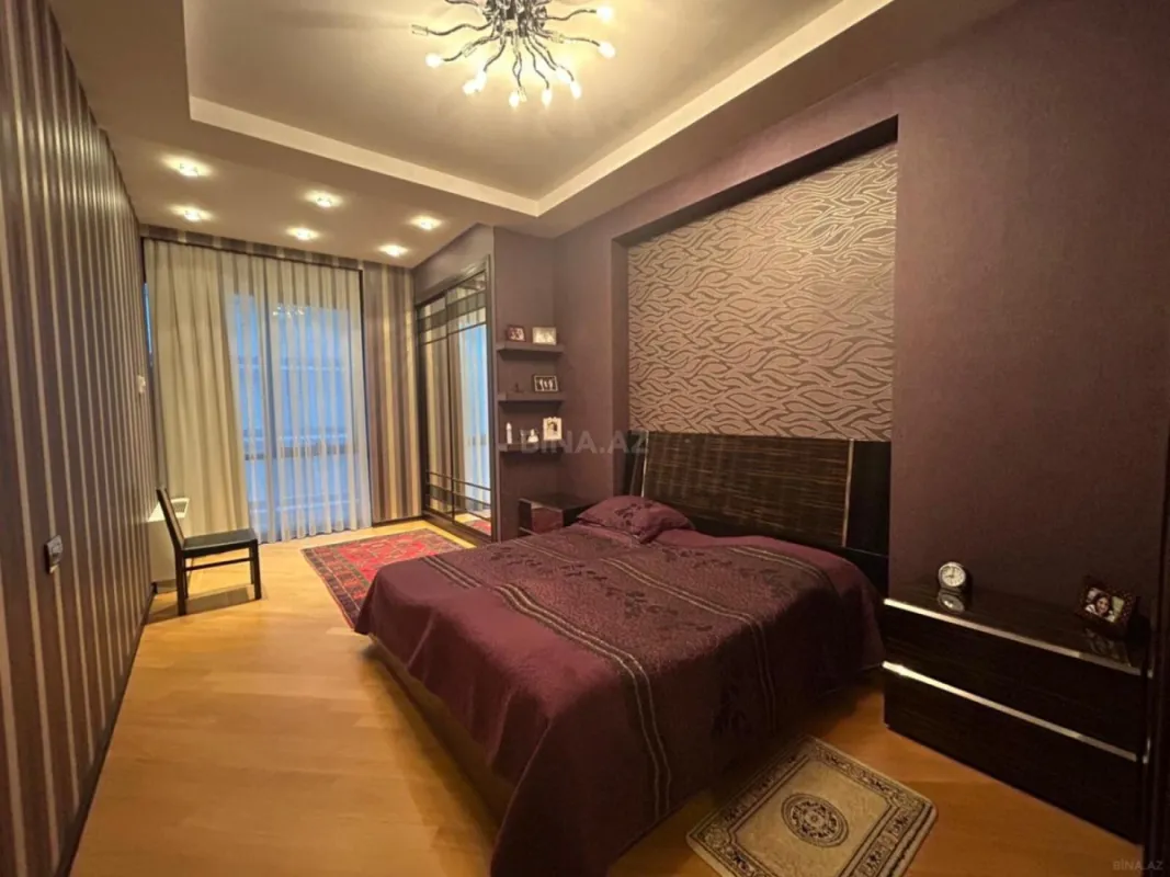 Satılır 3 otaqlı mənzil 137 m²