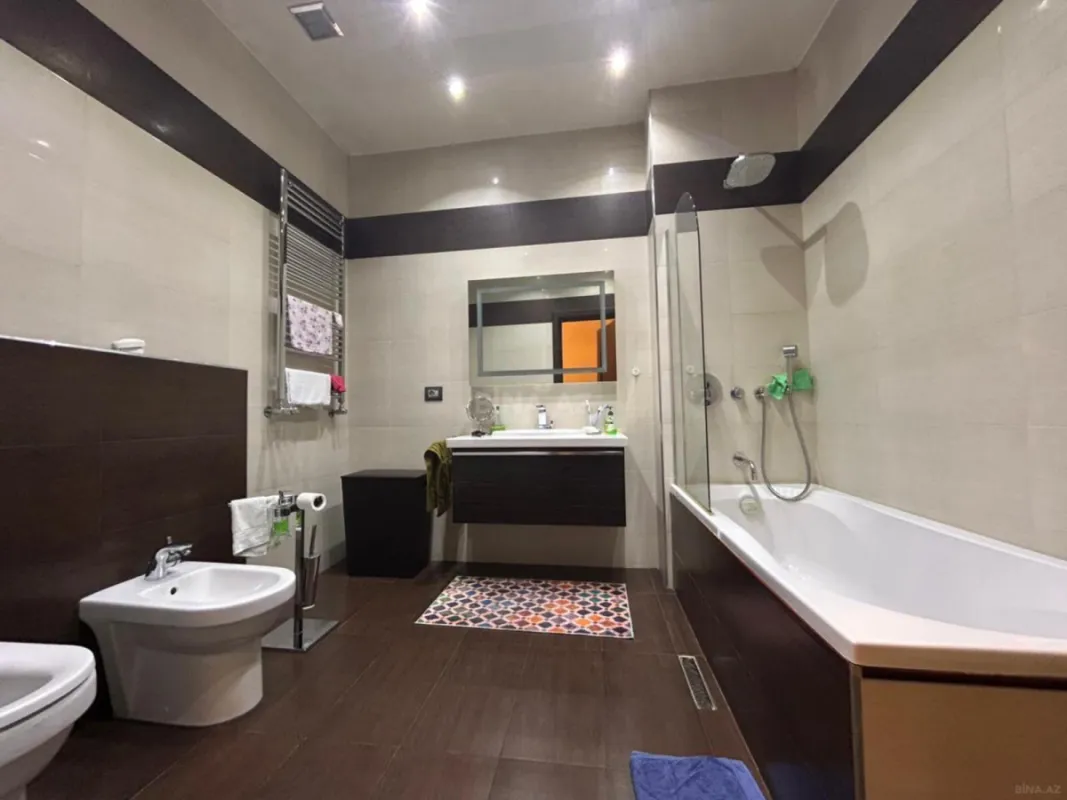 Satılır 3 otaqlı mənzil 137 m²