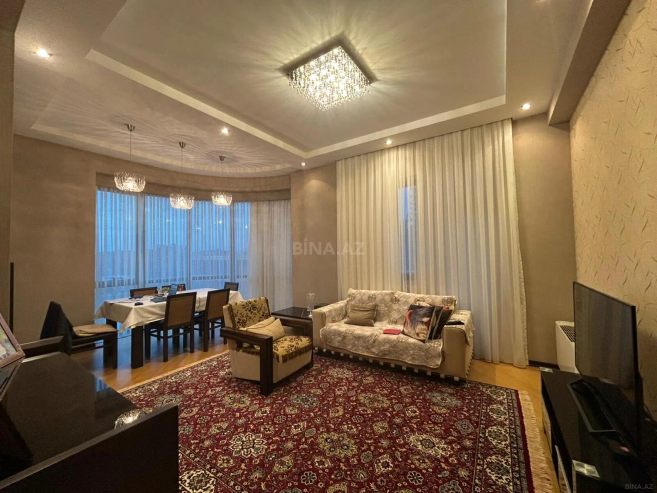 Satılır 3 otaqlı mənzil 137 m²