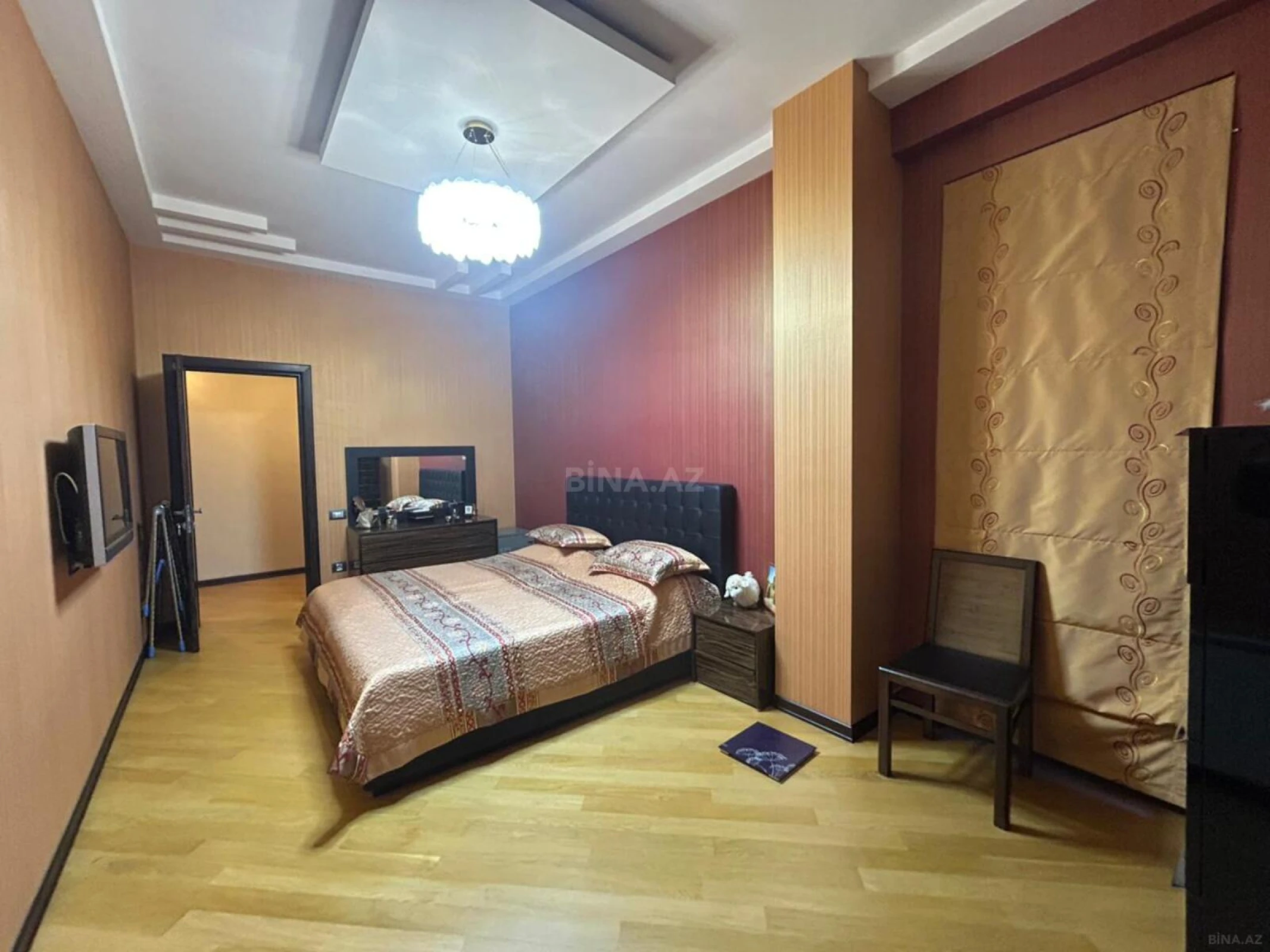 Satılır 3 otaqlı mənzil 137 m²