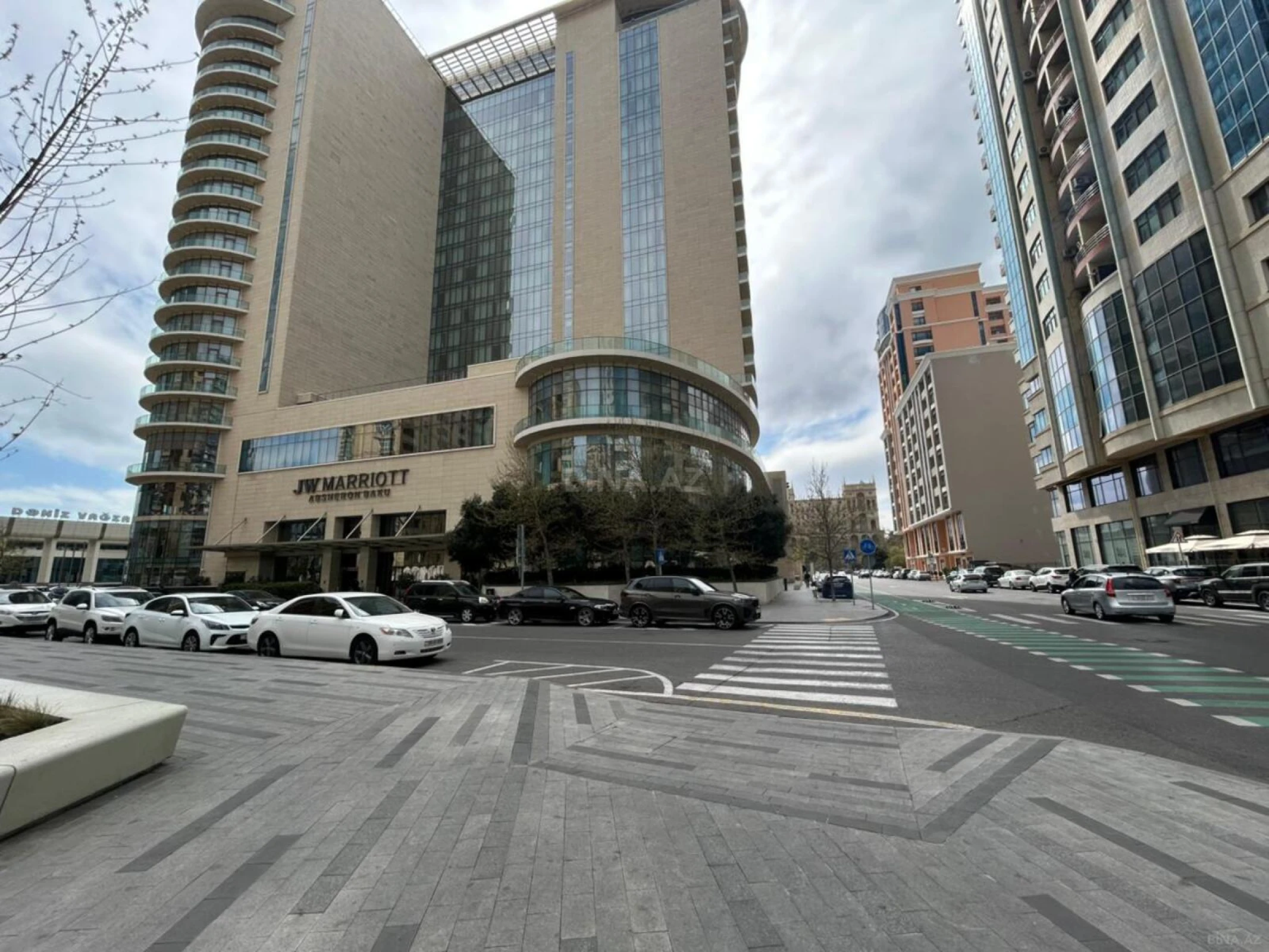 Satılır 3 otaqlı mənzil 137 m²