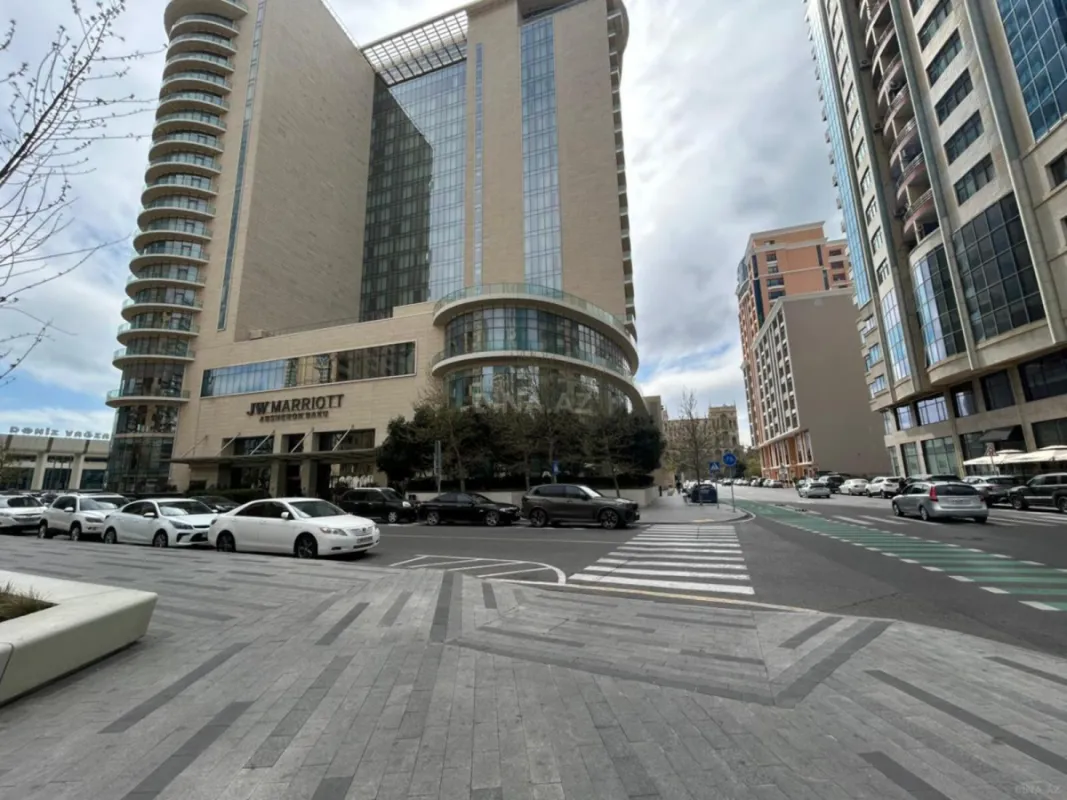 Satılır 3 otaqlı mənzil 137 m²