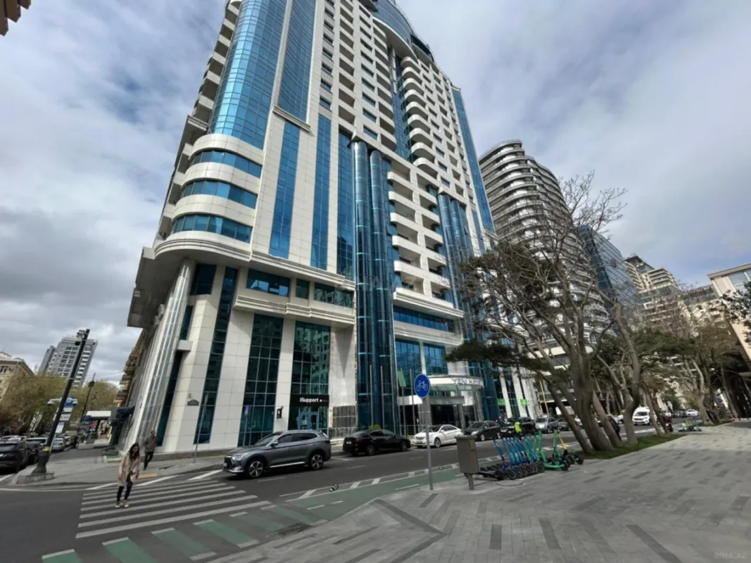Satılır 3 otaqlı mənzil 137 m²