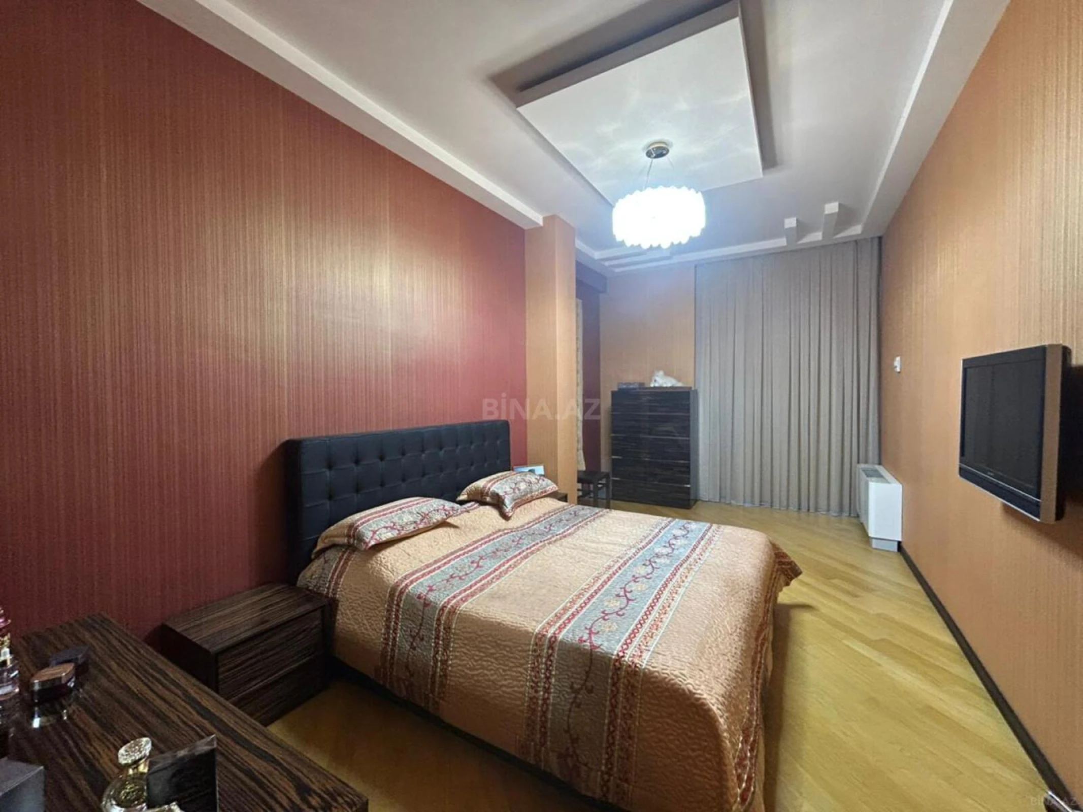 Satılır 3 otaqlı mənzil 137 m²