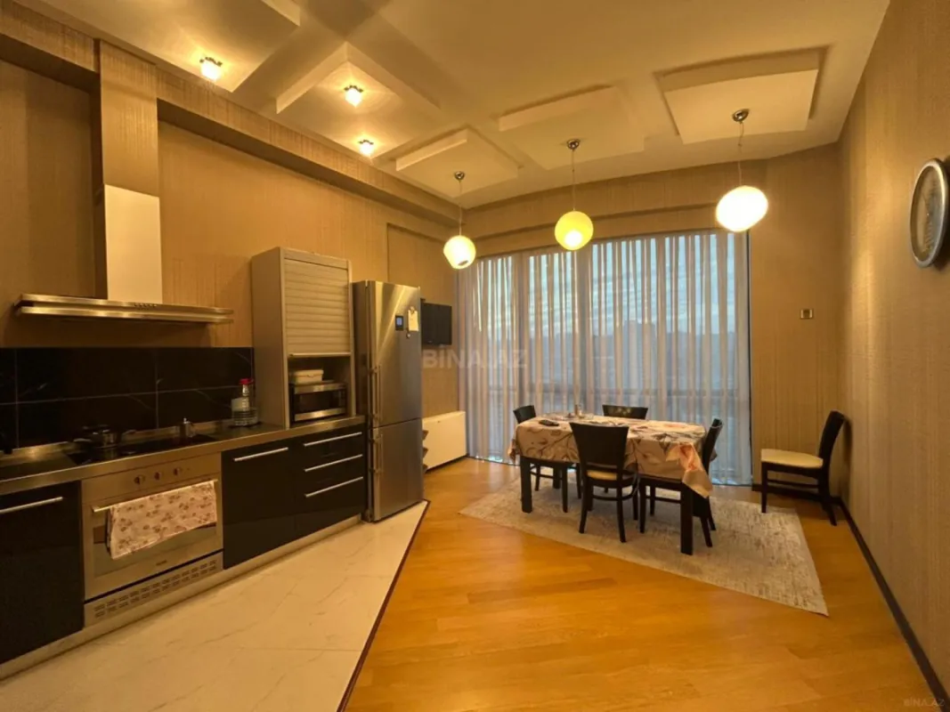 Satılır 3 otaqlı mənzil 137 m²