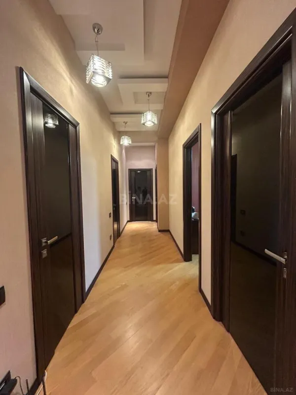 Satılır 3 otaqlı mənzil 137 m²