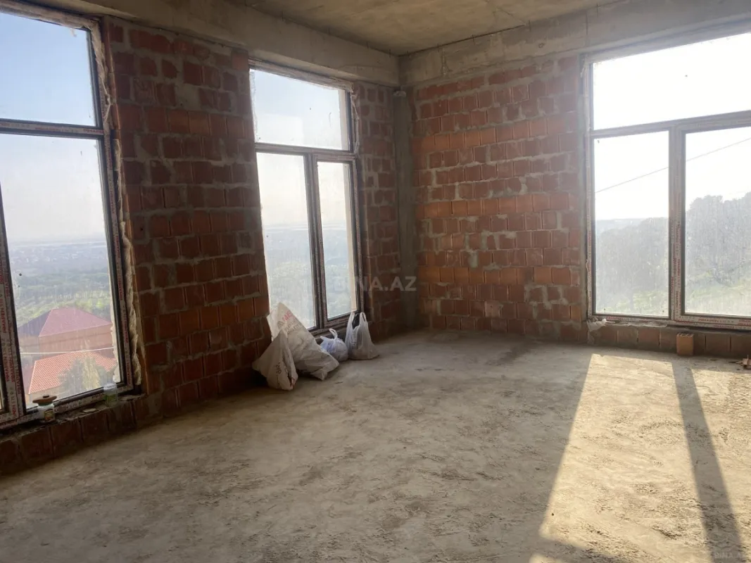 Satılır 12 otaqlı həyət evi 6000 m²