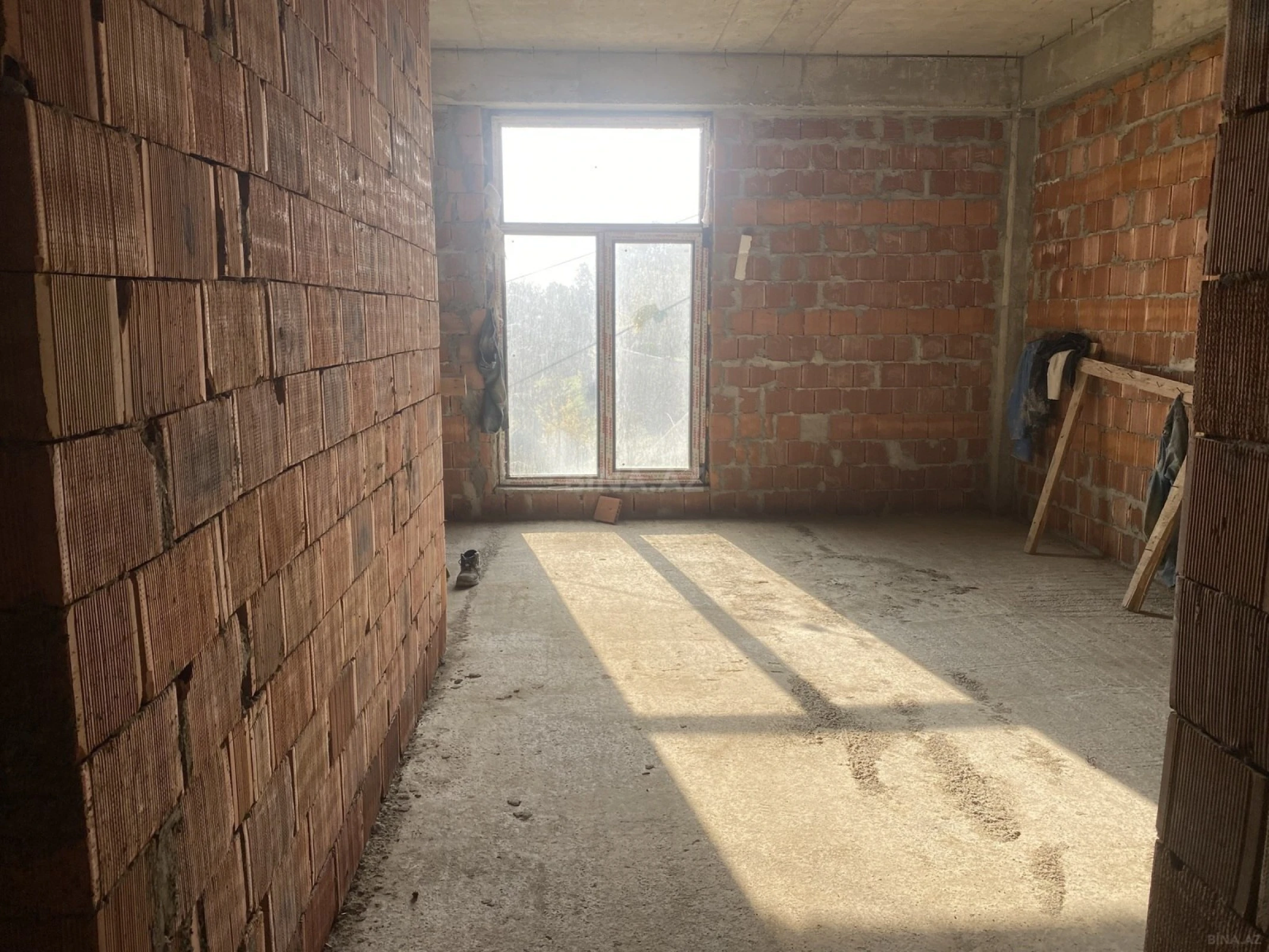 Satılır 12 otaqlı həyət evi 6000 m²