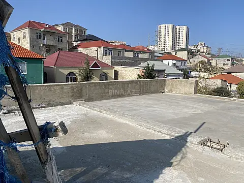 Satılır 12 otaqlı həyət evi 6000 m²