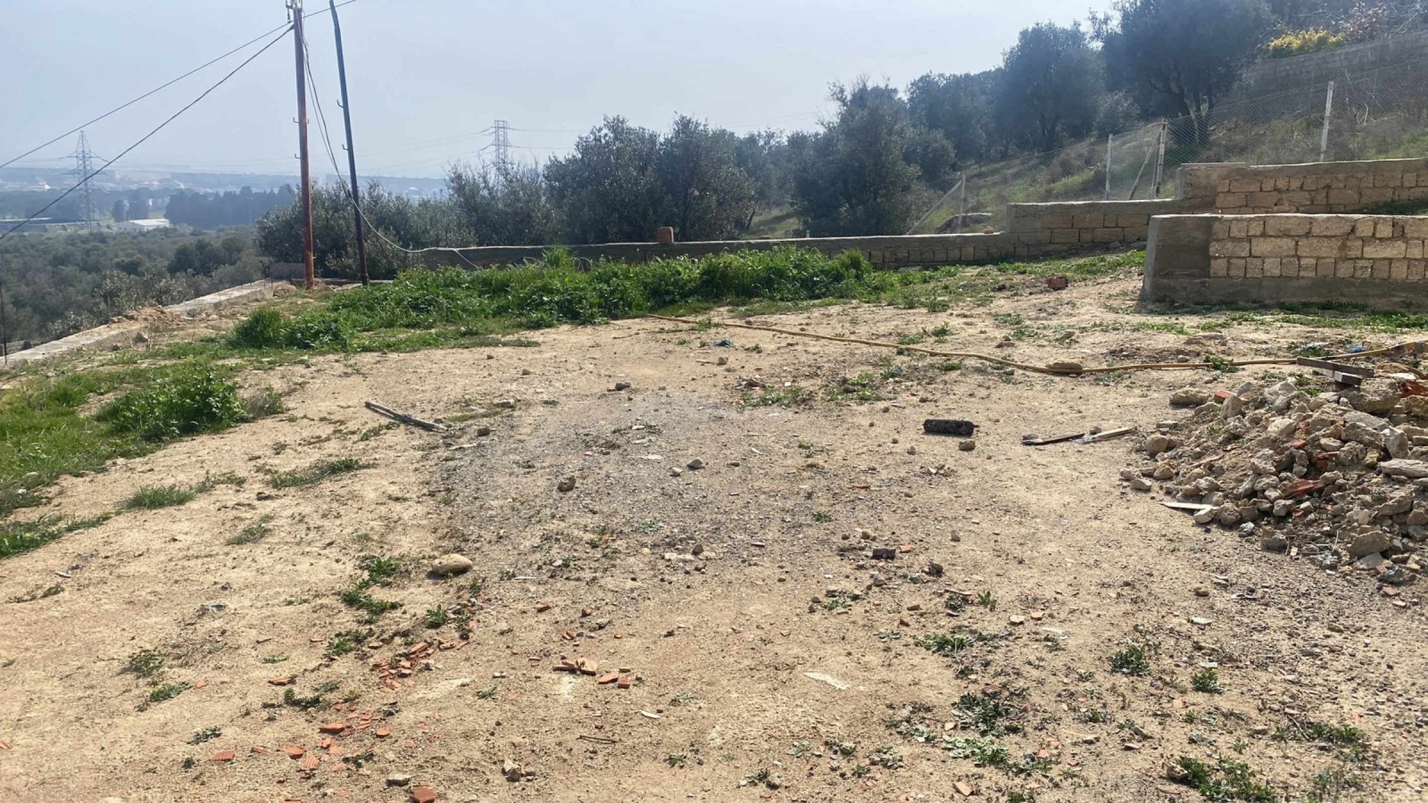 Satılır 12 otaqlı həyət evi 6000 m²