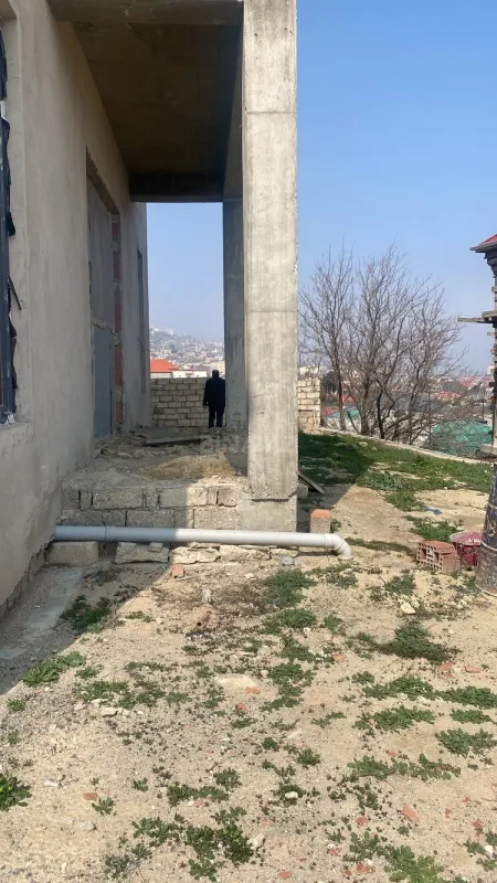 Satılır 12 otaqlı həyət evi 6000 m²