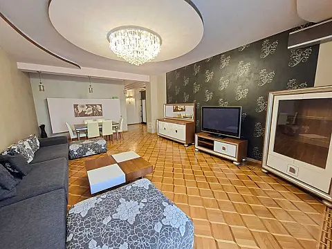 Satılır 4 otaqlı mənzil 185 m²