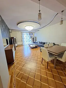 Satılır 4 otaqlı mənzil 185 m²