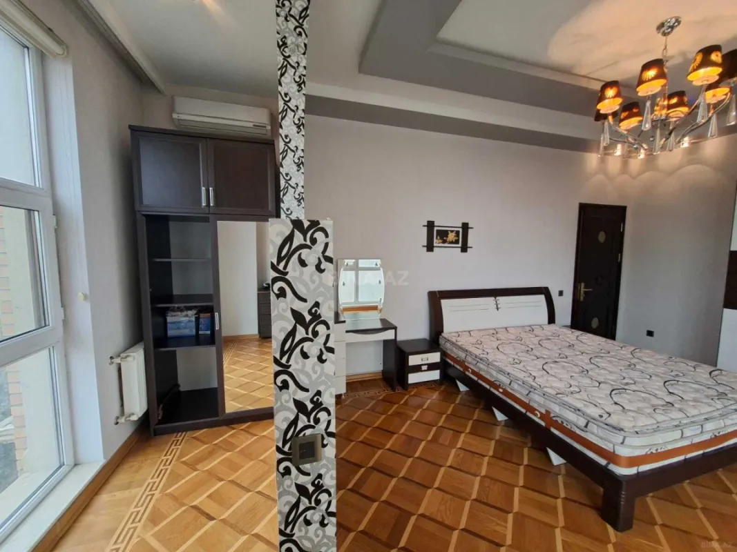 Satılır 4 otaqlı mənzil 185 m²