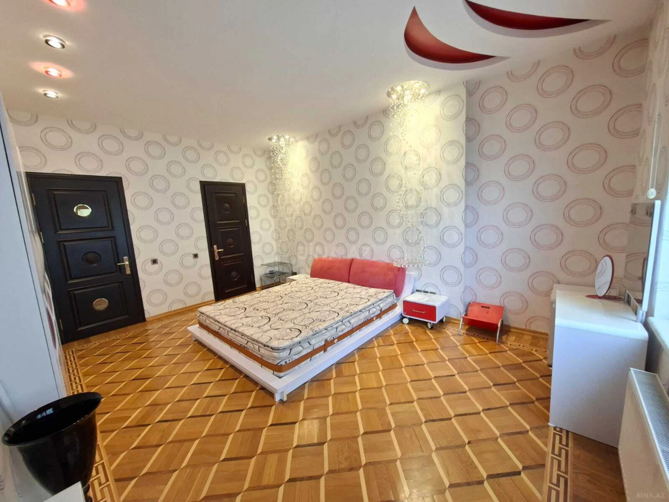 Satılır 4 otaqlı mənzil 185 m²