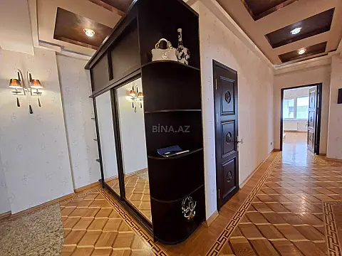 Satılır 4 otaqlı mənzil 185 m²