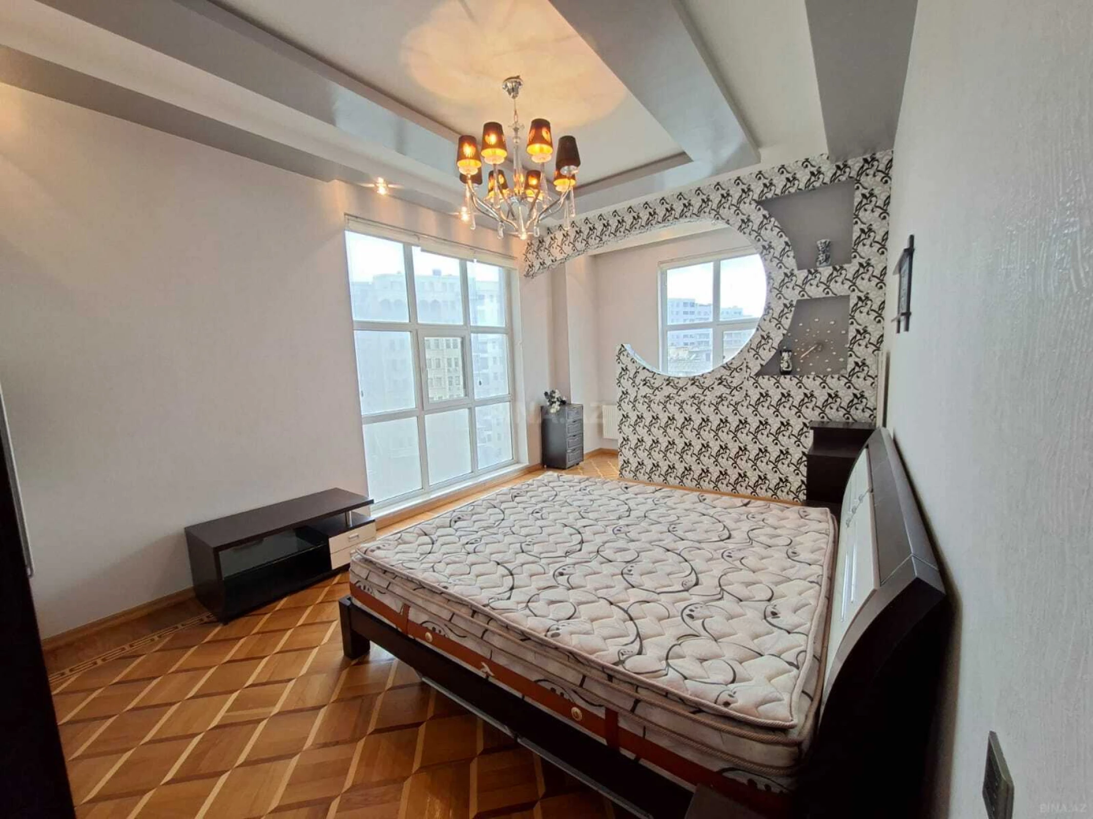 Satılır 4 otaqlı mənzil 185 m²