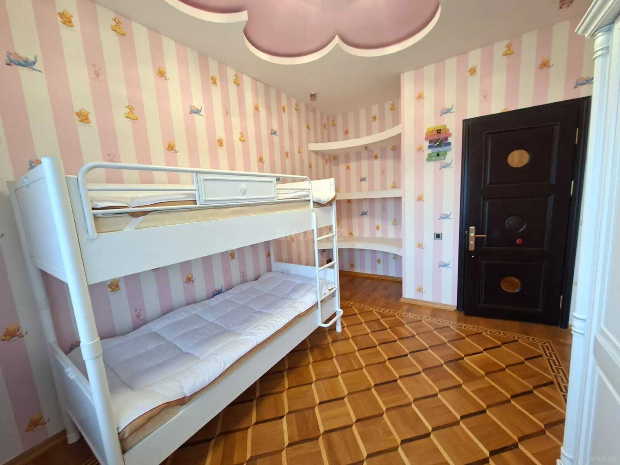 Satılır 4 otaqlı mənzil 185 m²