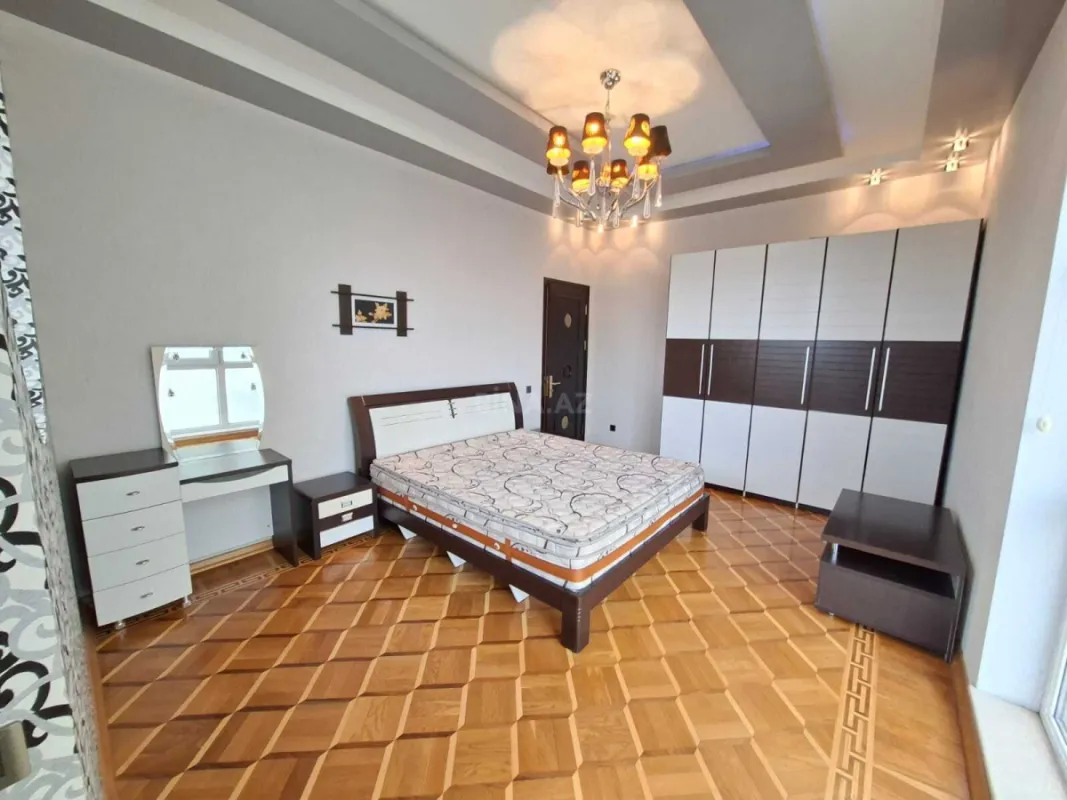 Satılır 4 otaqlı mənzil 185 m²