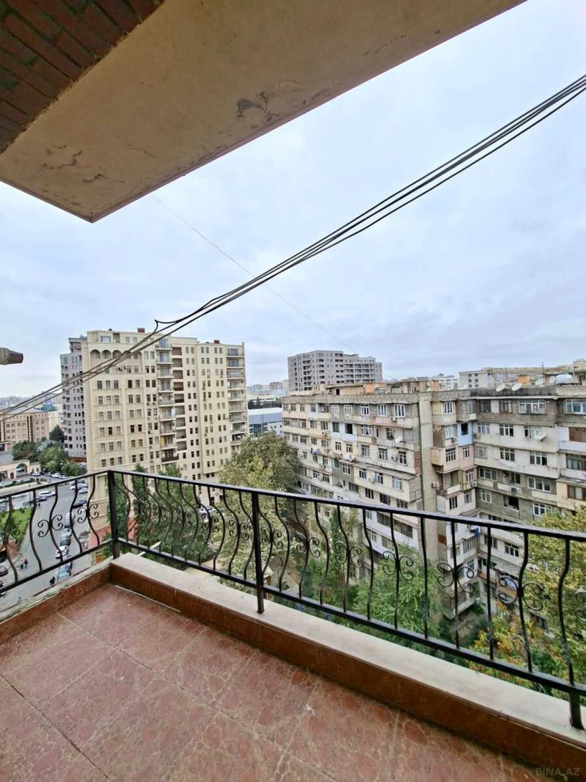 Satılır 4 otaqlı mənzil 185 m²