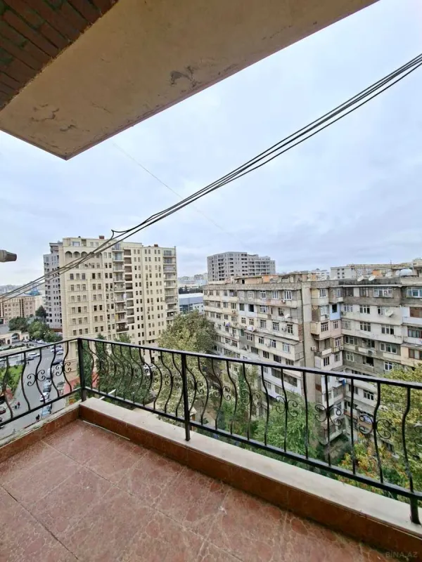 Satılır 4 otaqlı mənzil 185 m²