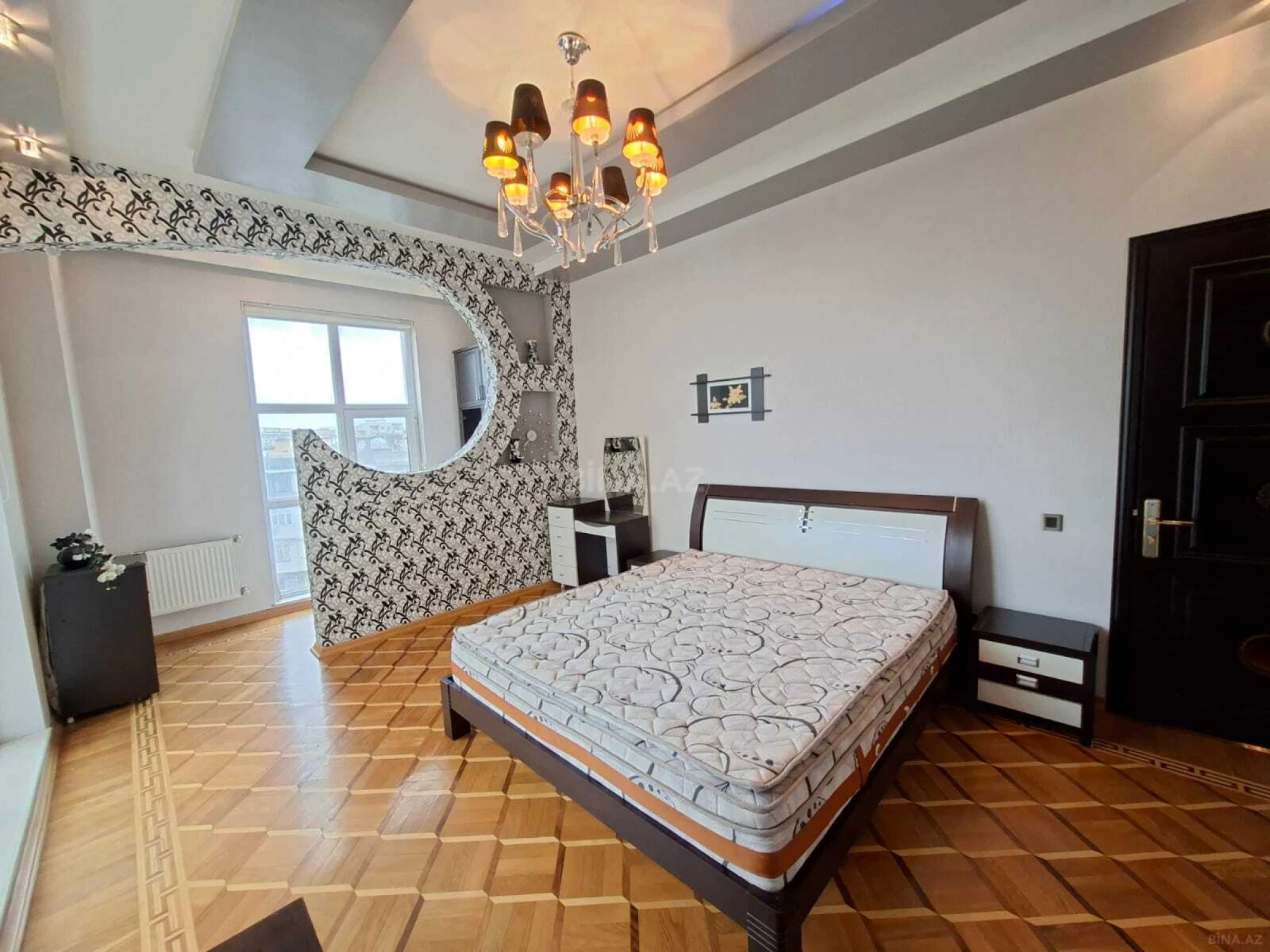 Satılır 4 otaqlı mənzil 185 m²
