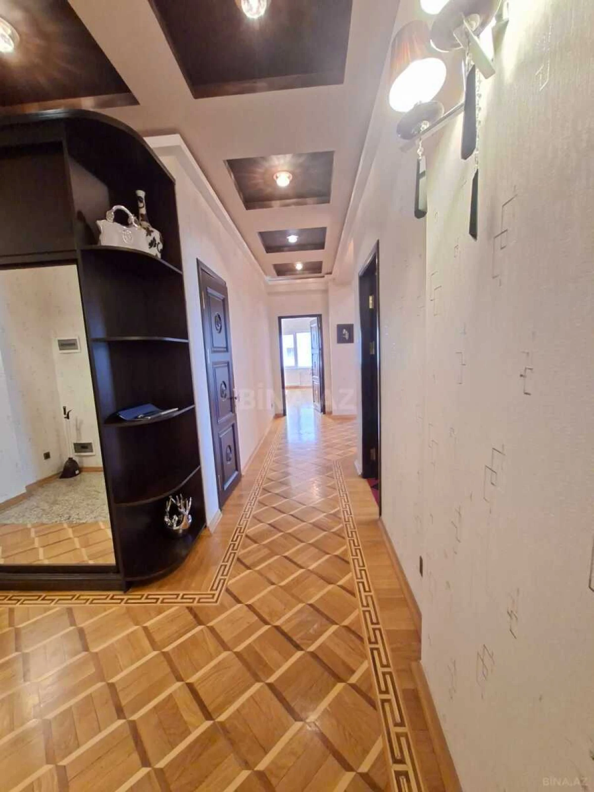 Satılır 4 otaqlı mənzil 185 m²