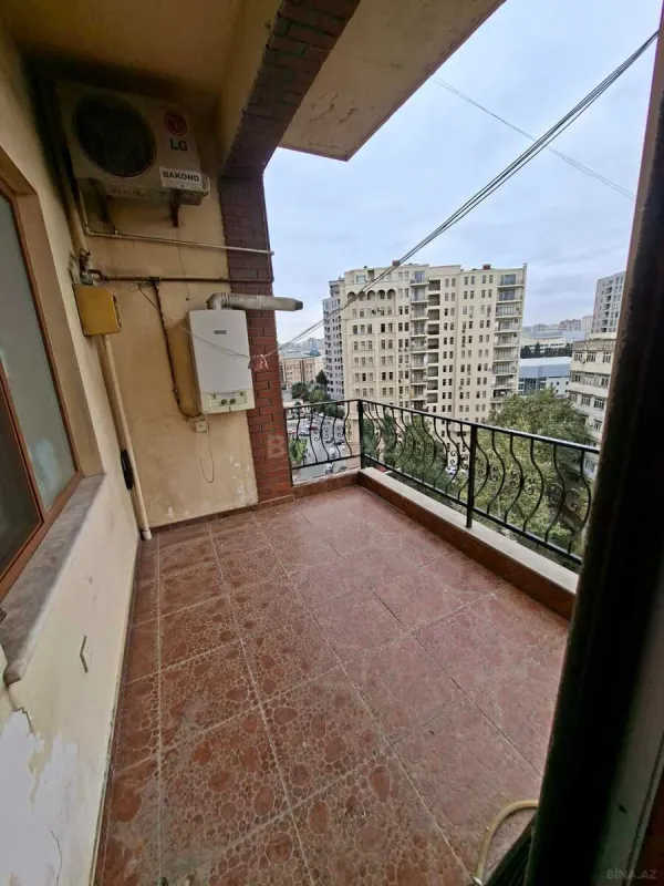 Satılır 4 otaqlı mənzil 185 m²