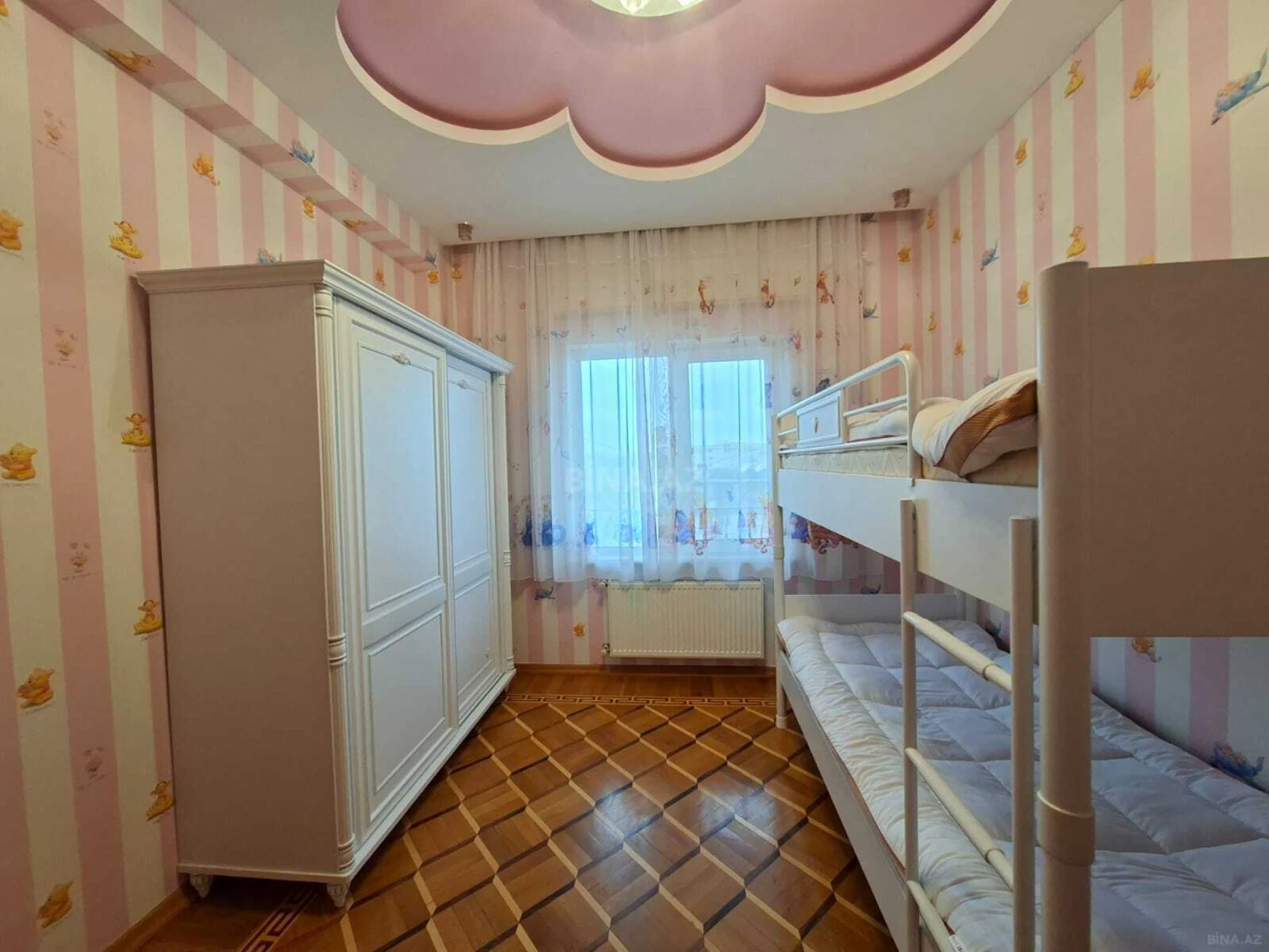 Satılır 4 otaqlı mənzil 185 m²