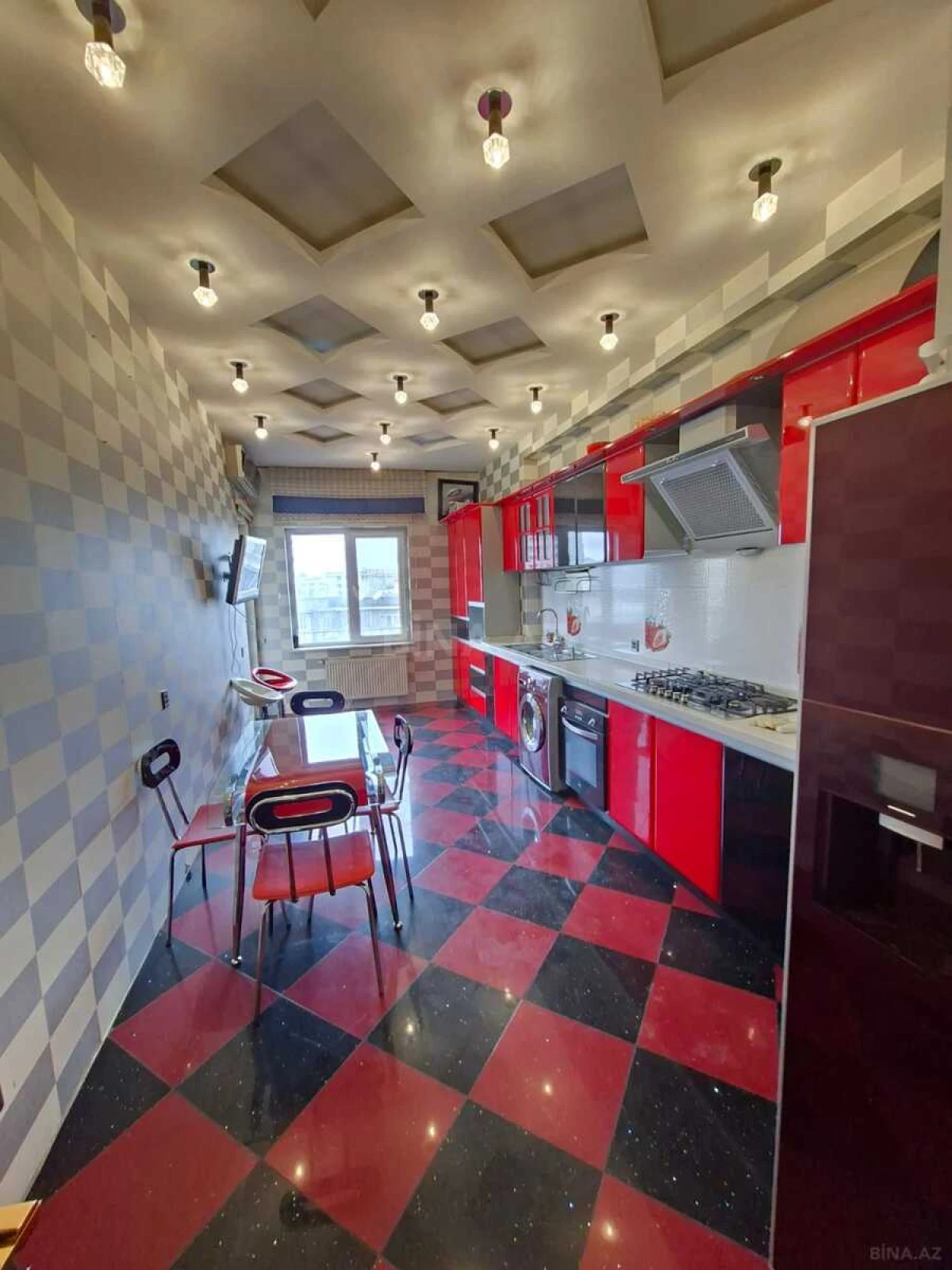 Satılır 4 otaqlı mənzil 185 m²