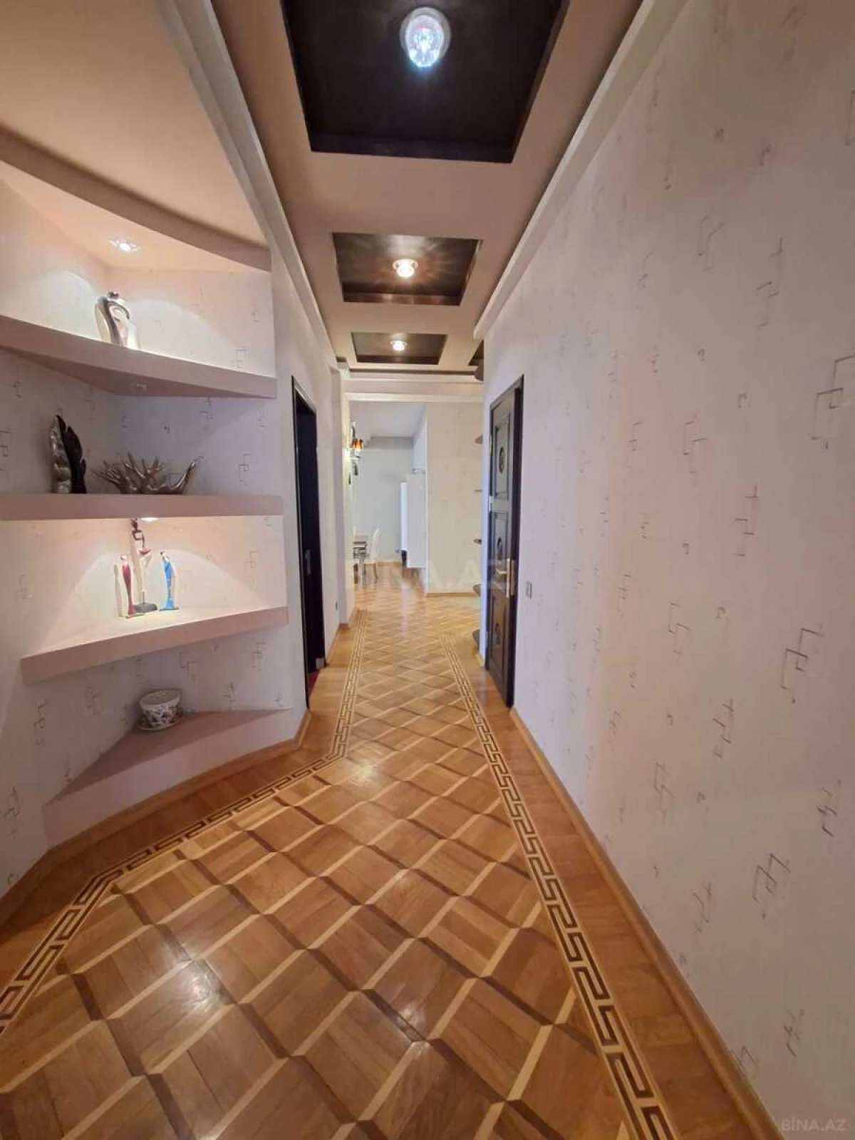 Satılır 4 otaqlı mənzil 185 m²