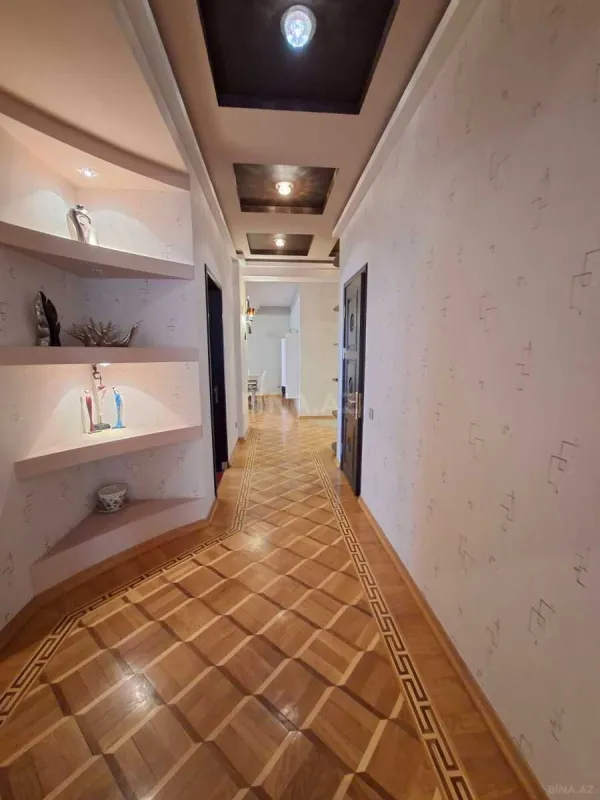 Satılır 4 otaqlı mənzil 185 m²