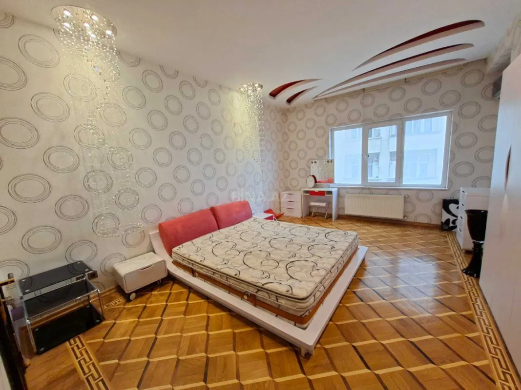 Satılır 4 otaqlı mənzil 185 m²