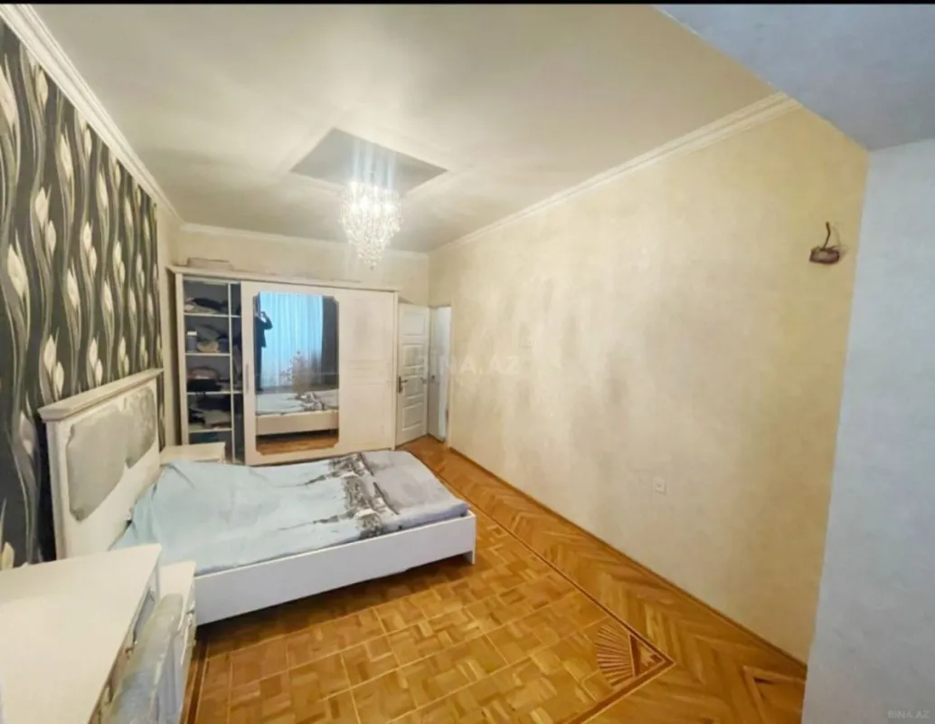 Satılır 4 otaqlı mənzil 115 m²