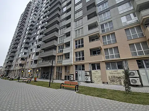 Satılır 2 otaqlı mənzil 76 m²