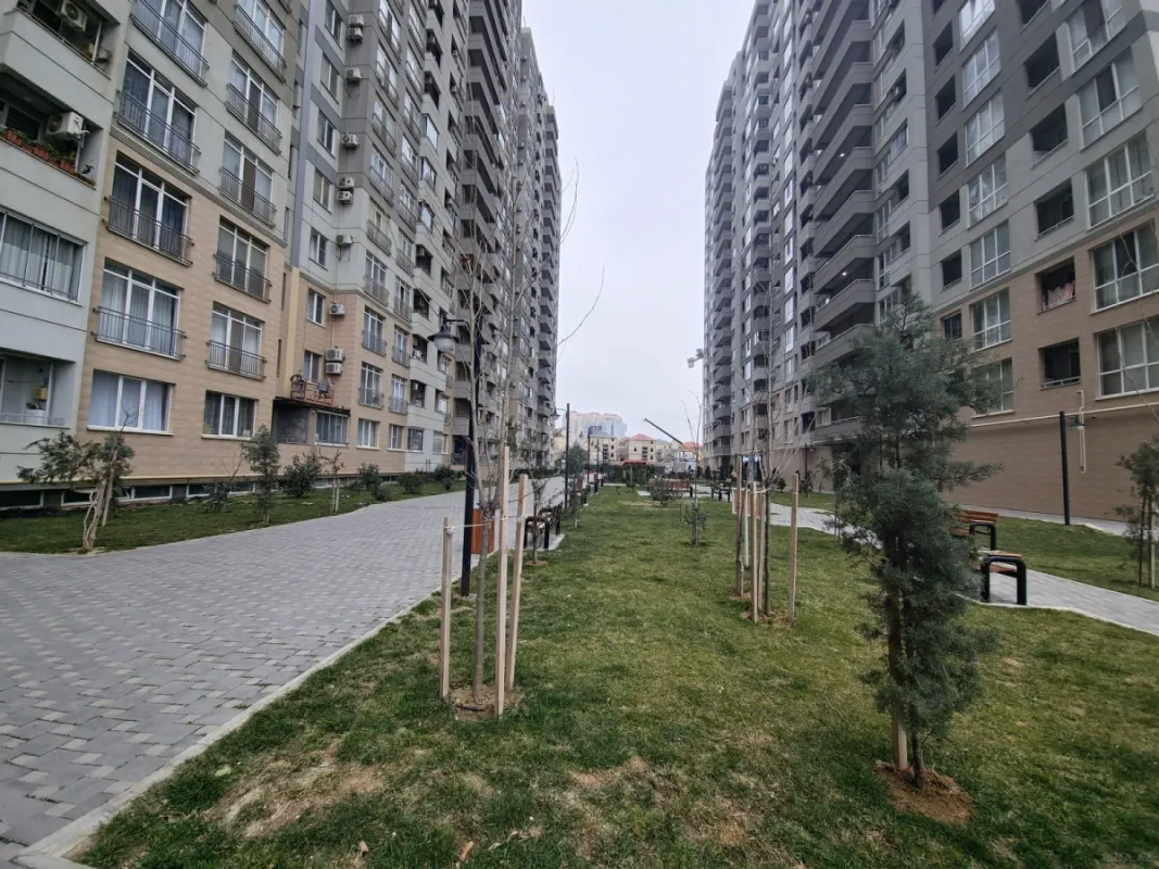 Satılır 2 otaqlı mənzil 76 m²