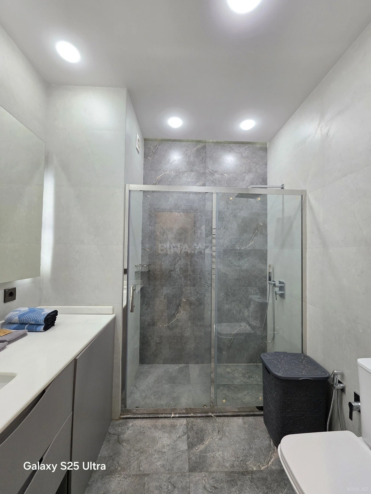 Kirayə verilir 2 otaqlı mənzil 90 m²