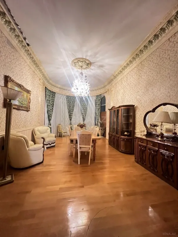 Kirayə verilir 9 otaqlı həyət evi 350 m²