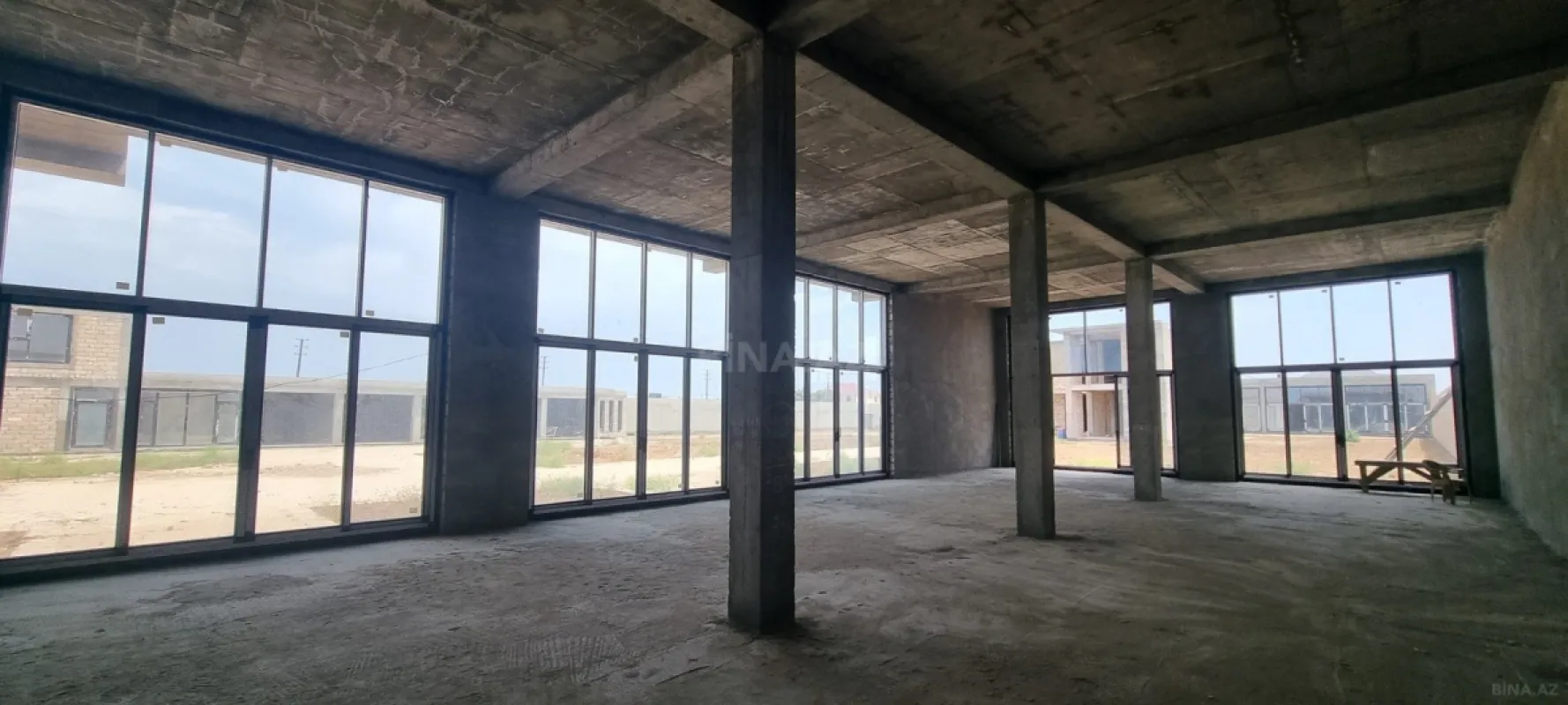 Satılır 10 otaqlı həyət evi 1200 m²