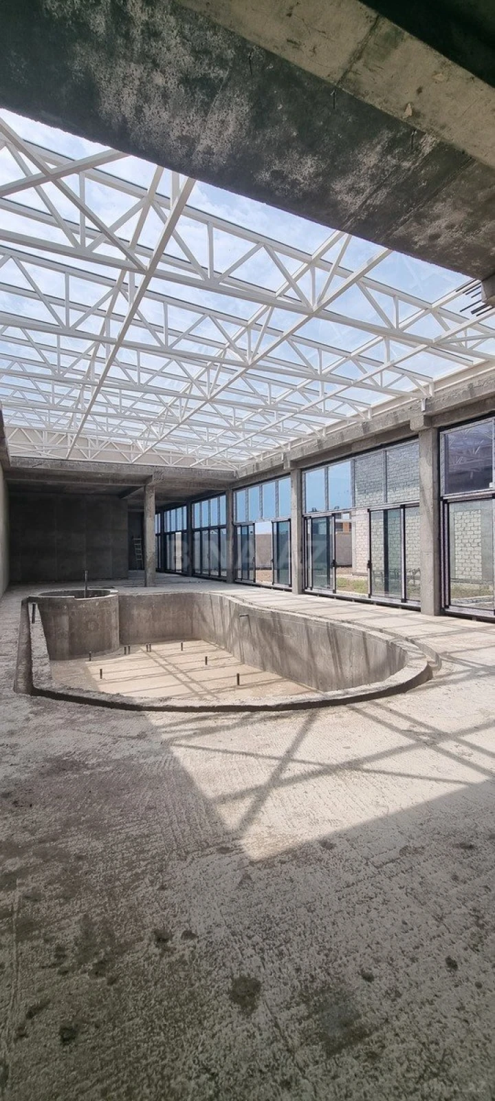 Satılır 10 otaqlı həyət evi 1200 m²