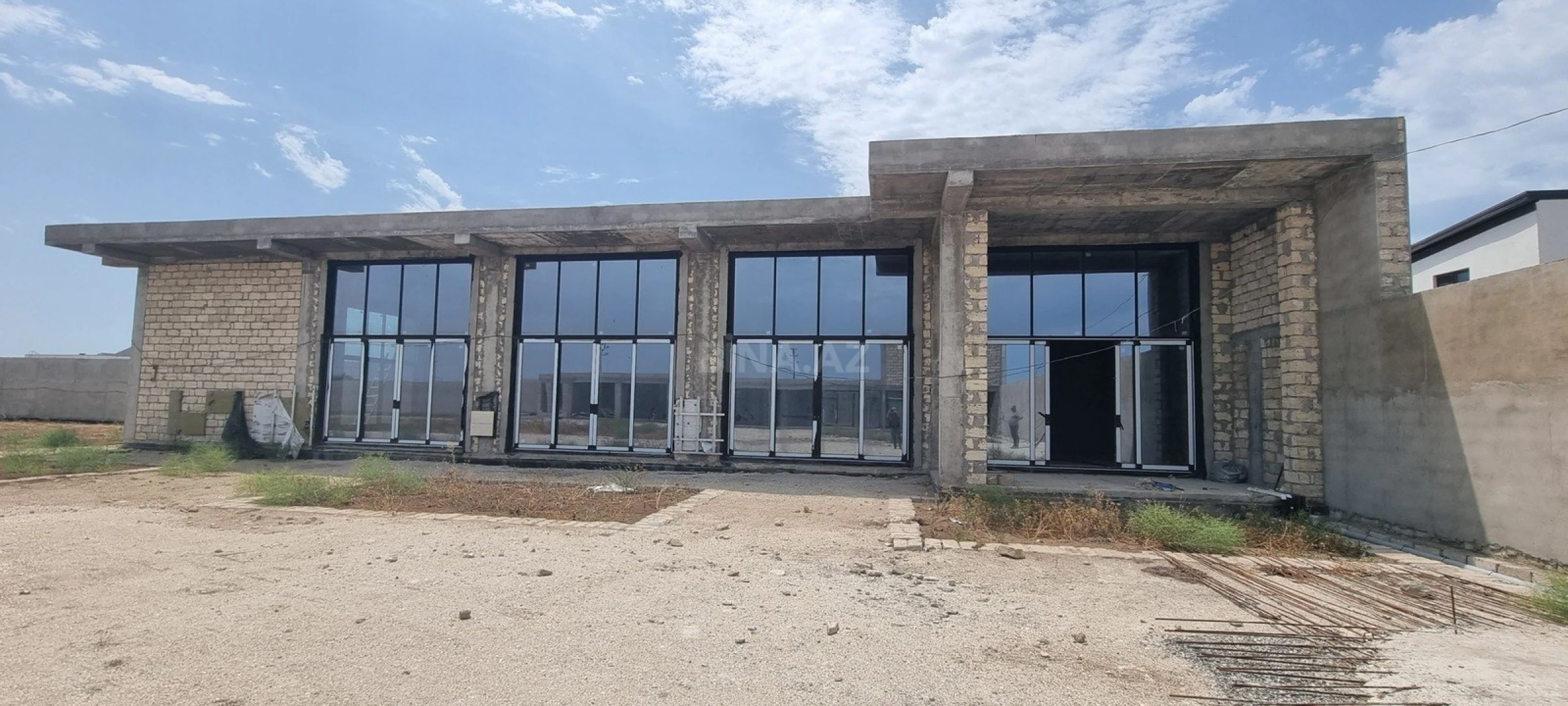 Satılır 10 otaqlı həyət evi 1200 m²