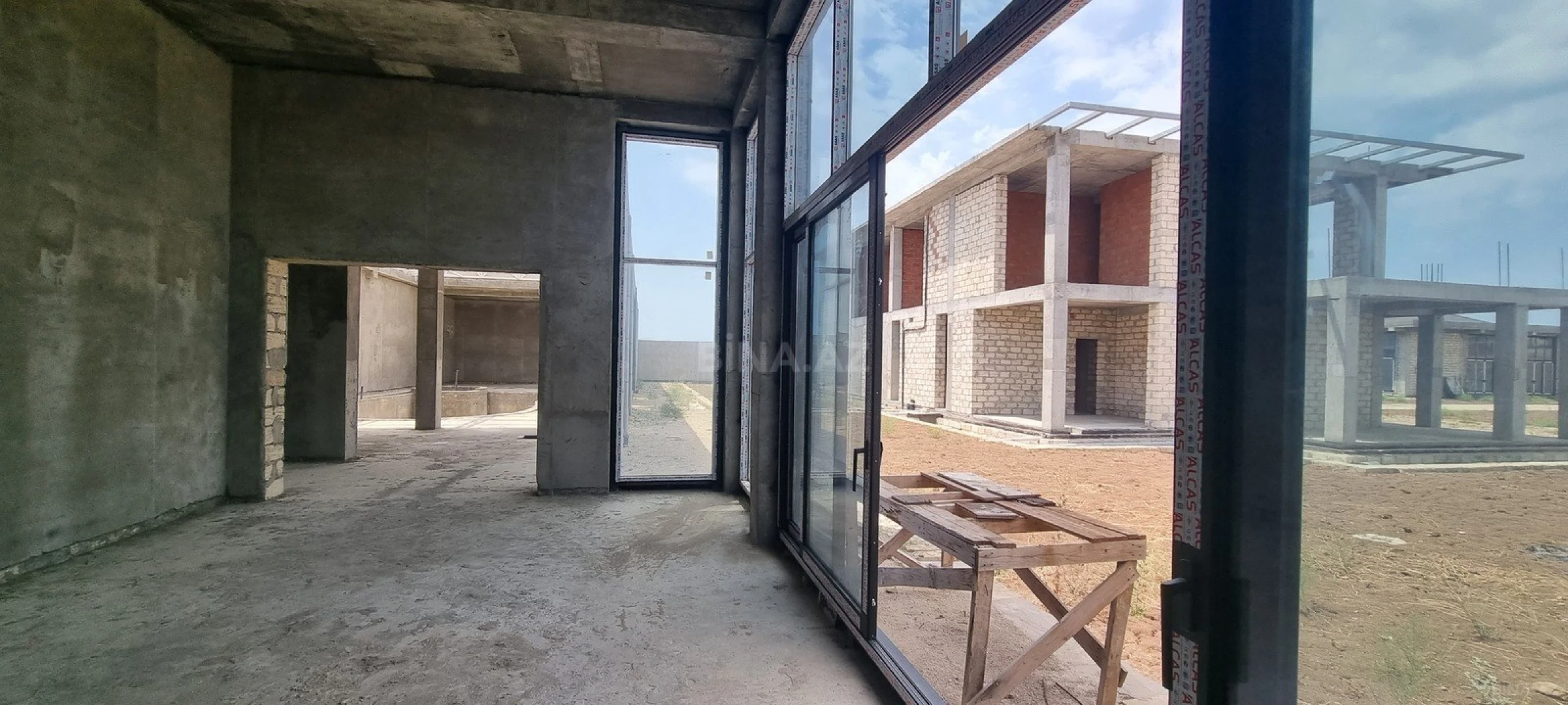 Satılır 10 otaqlı həyət evi 1200 m²