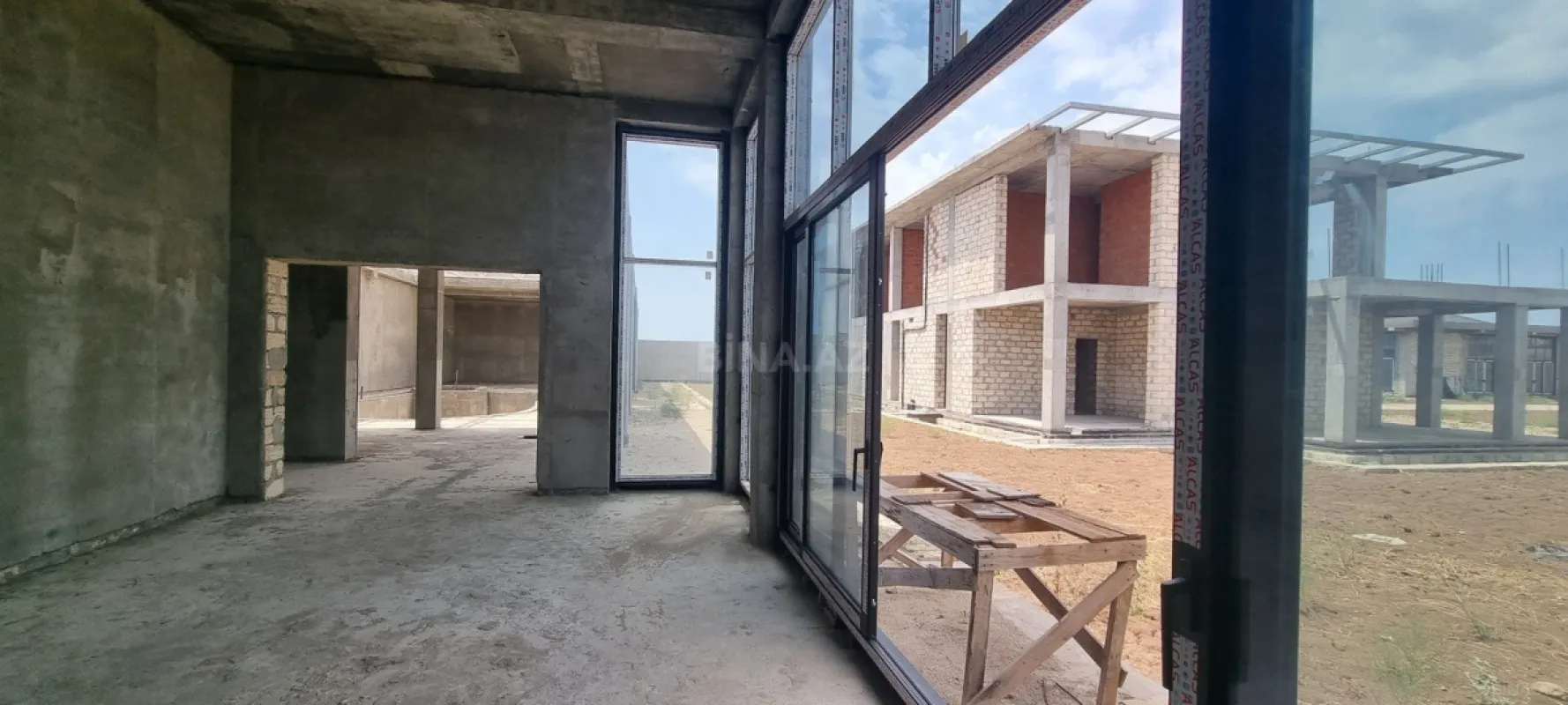 Satılır 10 otaqlı həyət evi 1200 m²