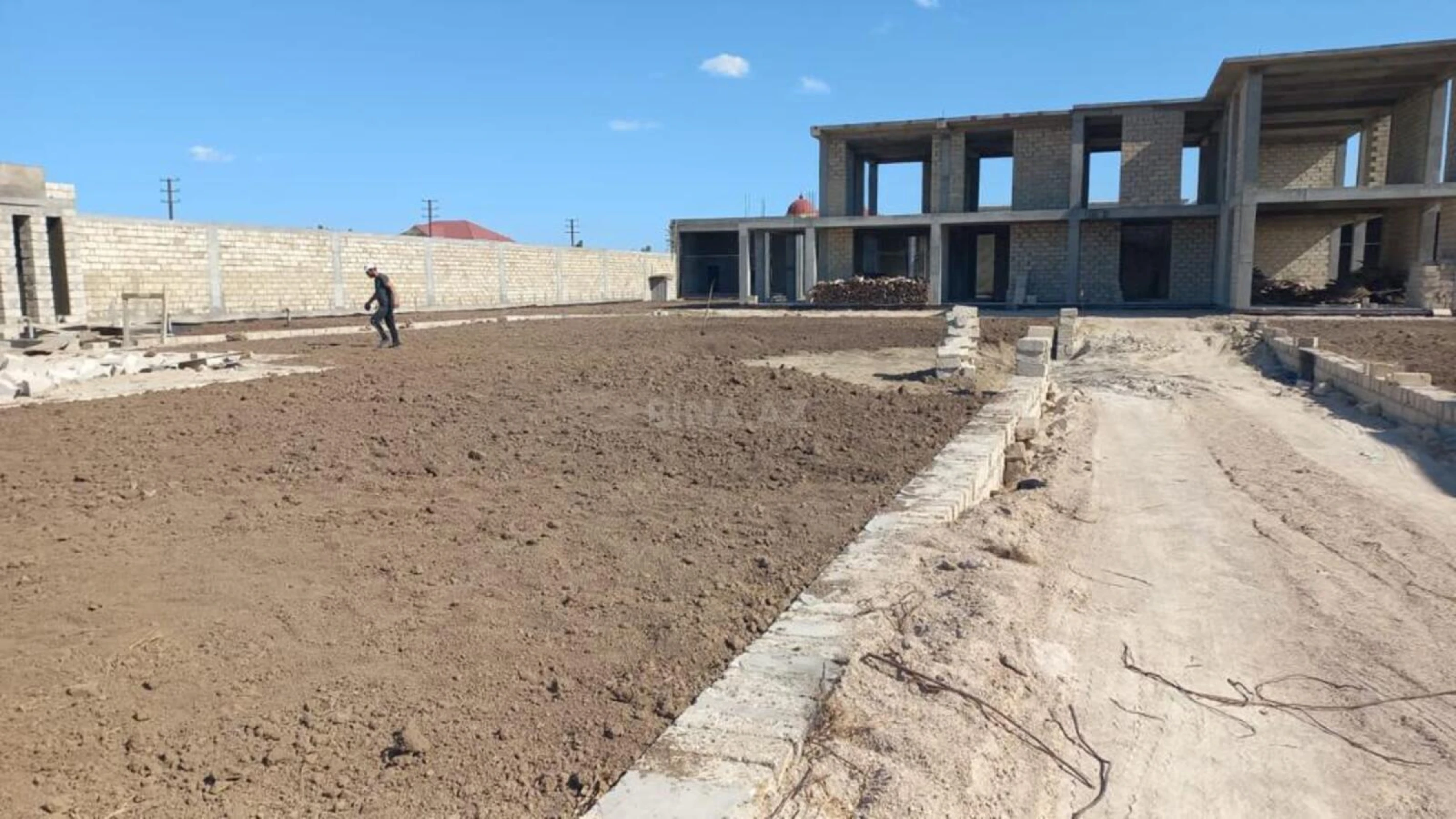 Satılır 10 otaqlı həyət evi 1200 m²