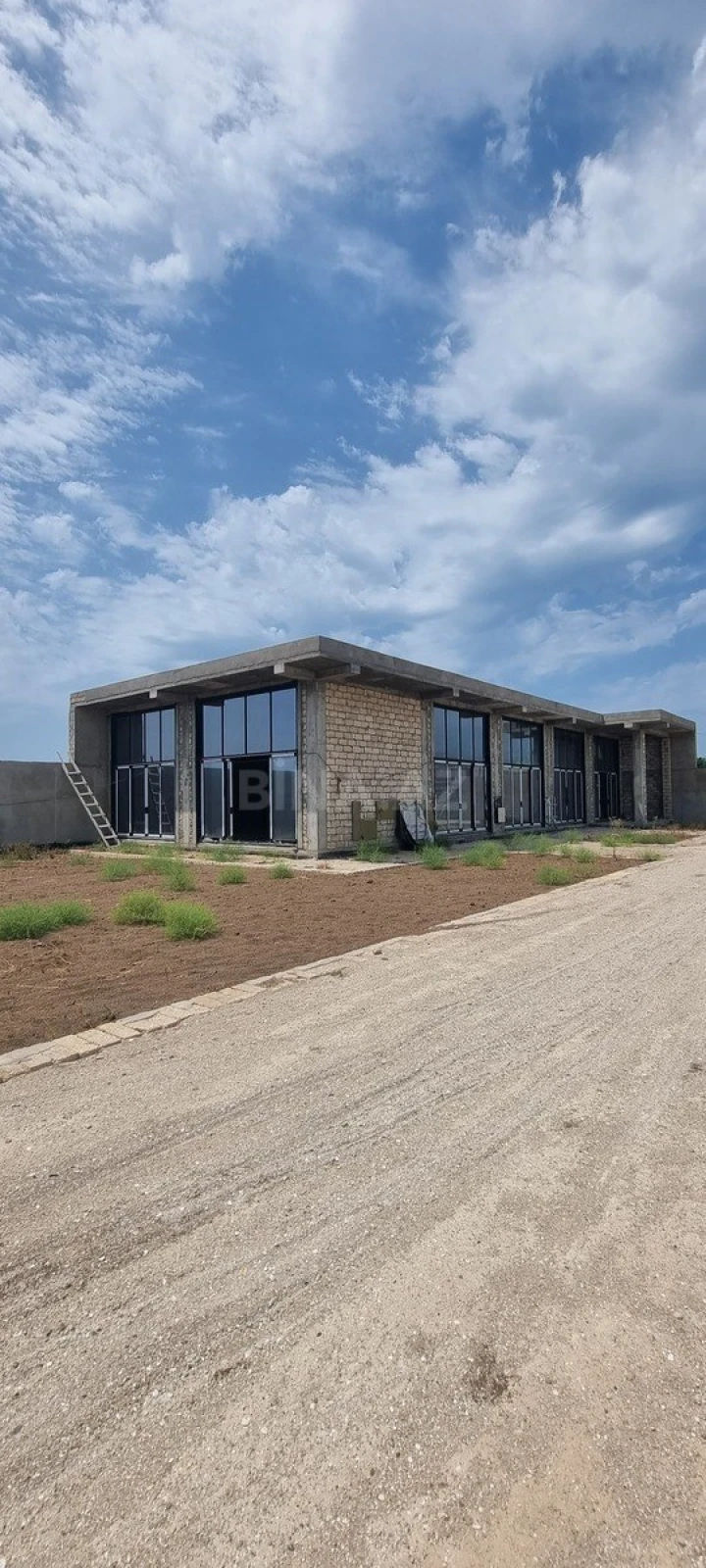 Satılır 10 otaqlı həyət evi 1200 m²