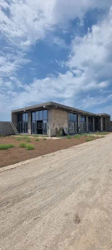 Satılır 10 otaqlı həyət evi 1200 m²