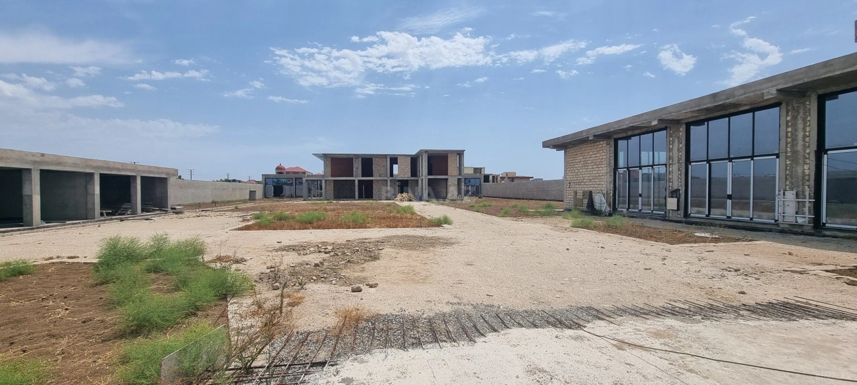 Satılır 10 otaqlı həyət evi 1200 m²