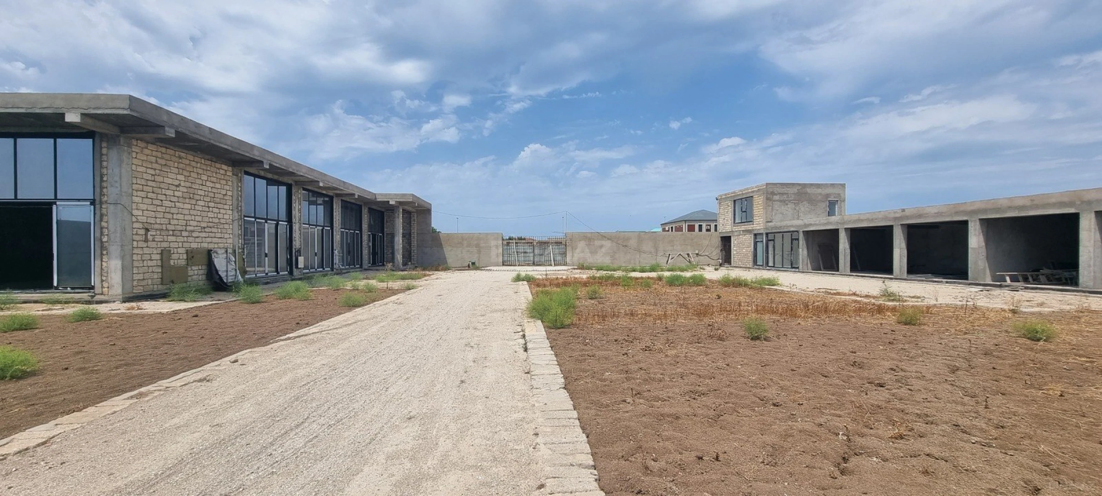 Satılır 10 otaqlı həyət evi 1200 m²